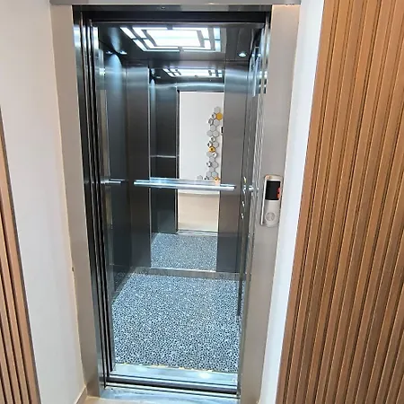 Nazli - 2 Min De Plaja